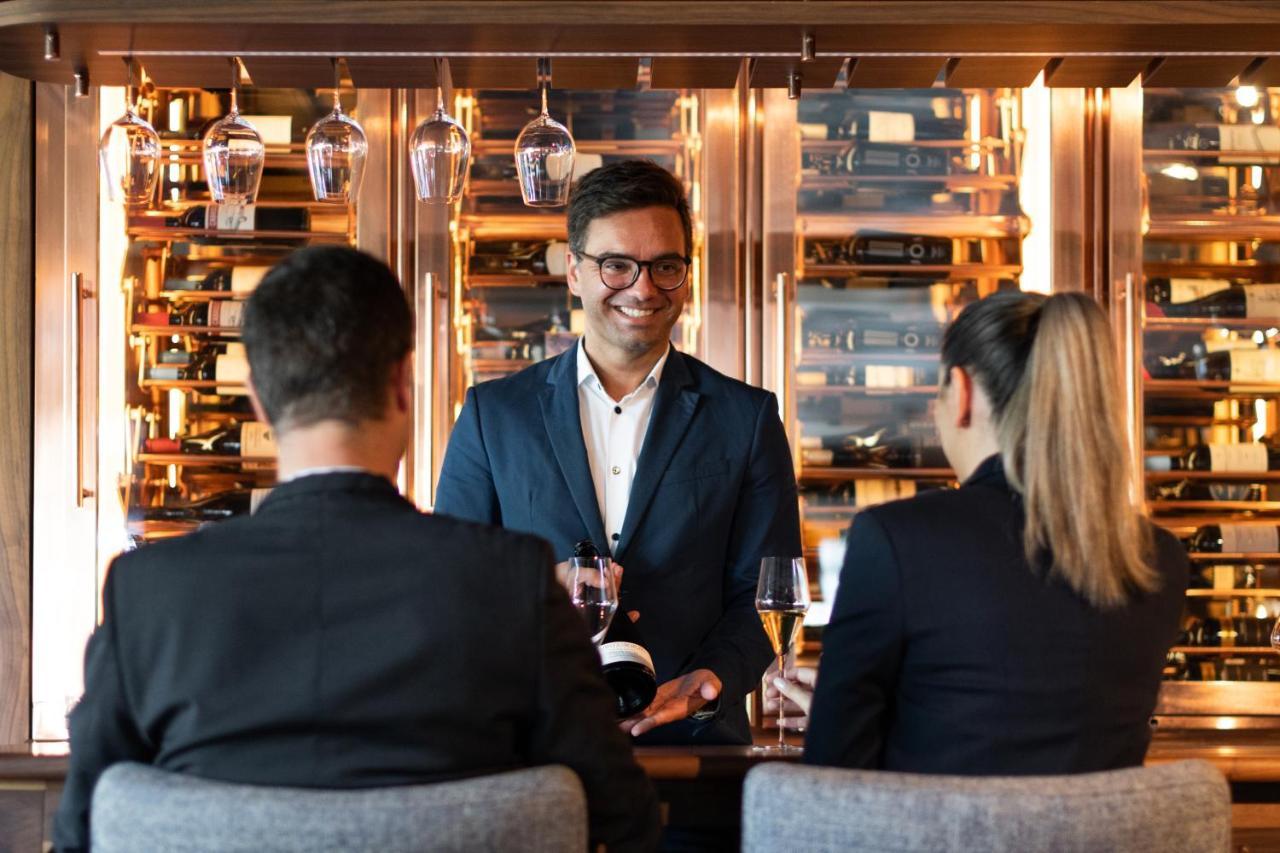 Epic Sana Algarve Hotel Албуфейра Екстер'єр фото Sommelier at work