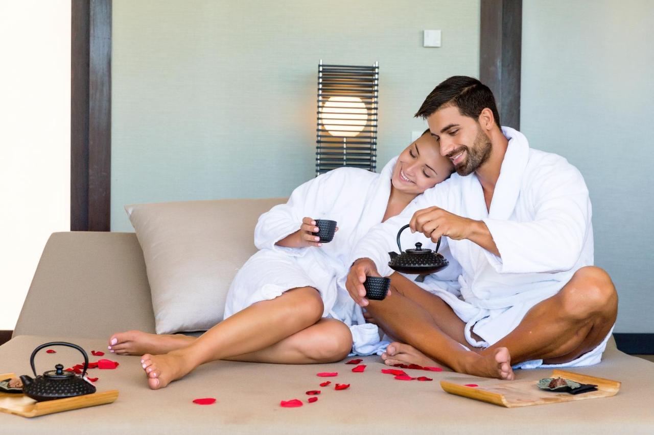 Epic Sana Algarve Hotel Албуфейра Екстер'єр фото A couple wearing bathrobes