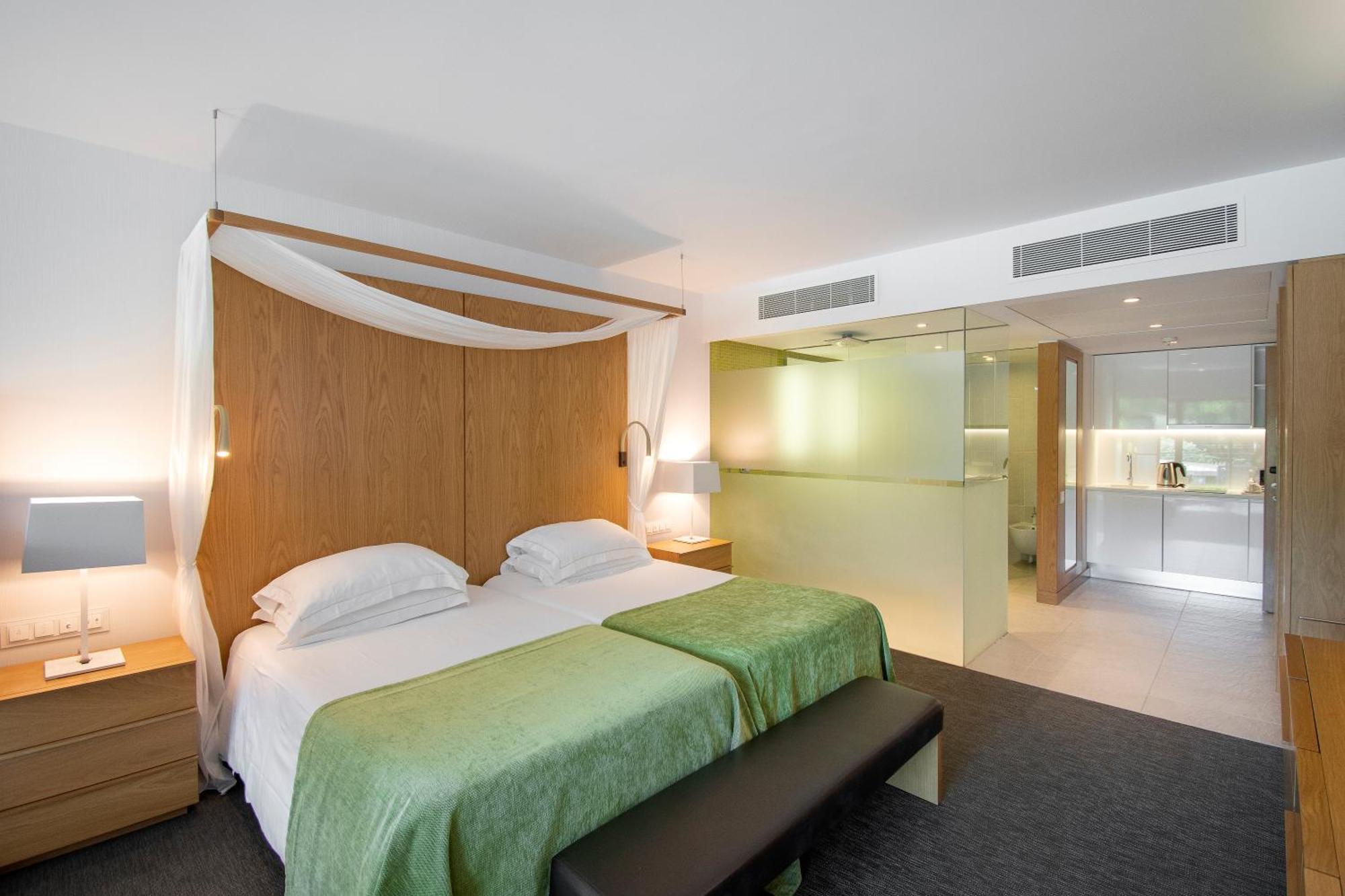 Epic Sana Algarve Hotel Албуфейра Номер фото A room at the hotel